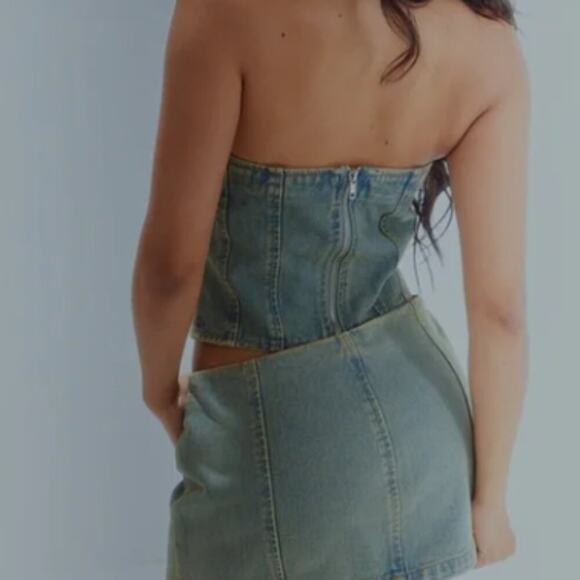 PrettyLittleThing Petite VTG Bleach Wash Bandeau Denim Corset Top- sz US 0 NWT - Picture 3 of 7